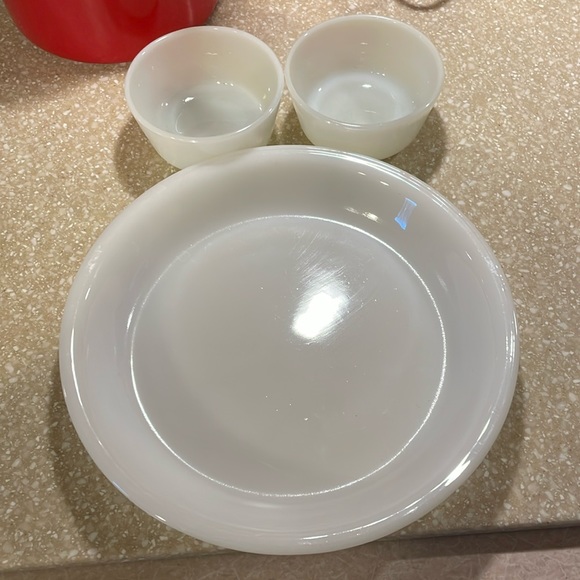 Vintage Fire-king 9” pie plate and 2 Fire king custard bowls - Picture 1 of 4